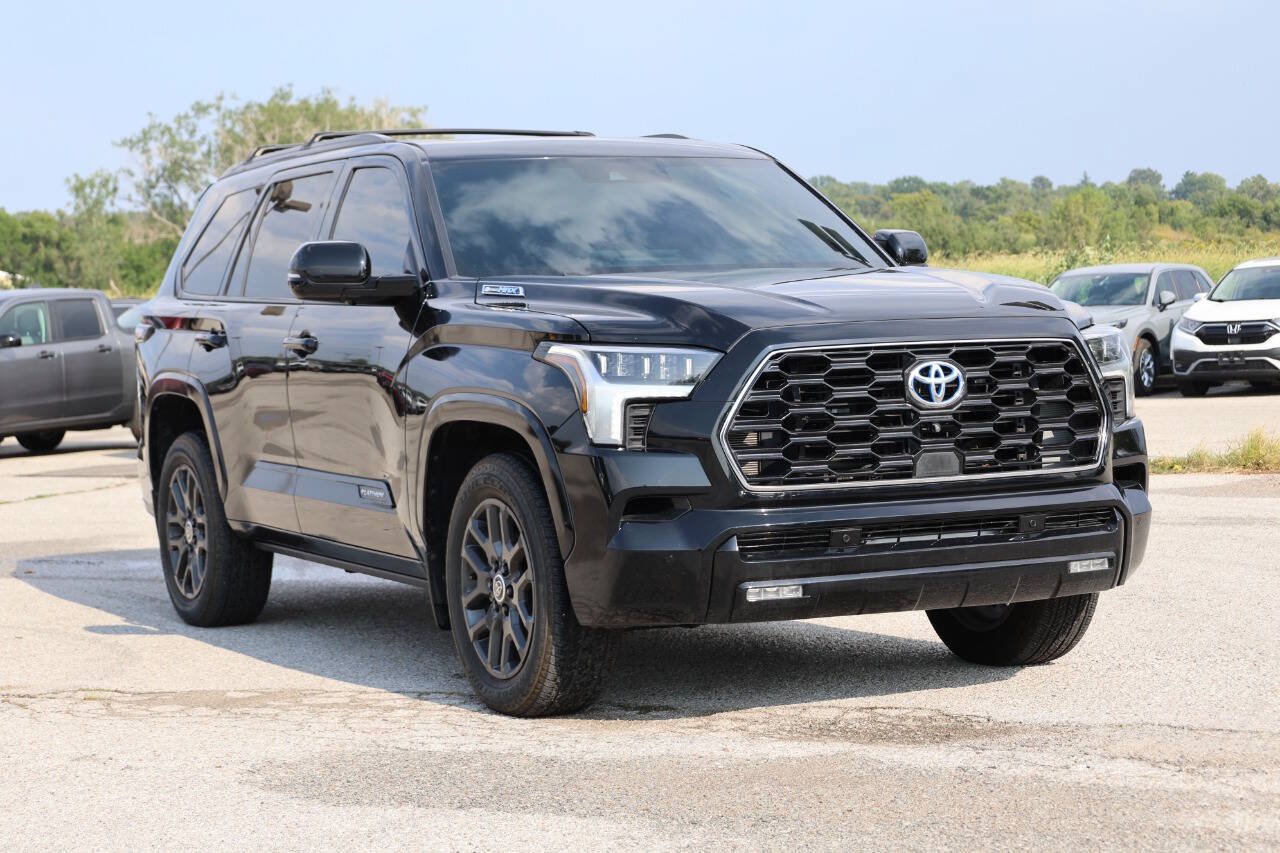 Used 2024 Toyota Sequoia Platinum AWD/4WD image 4