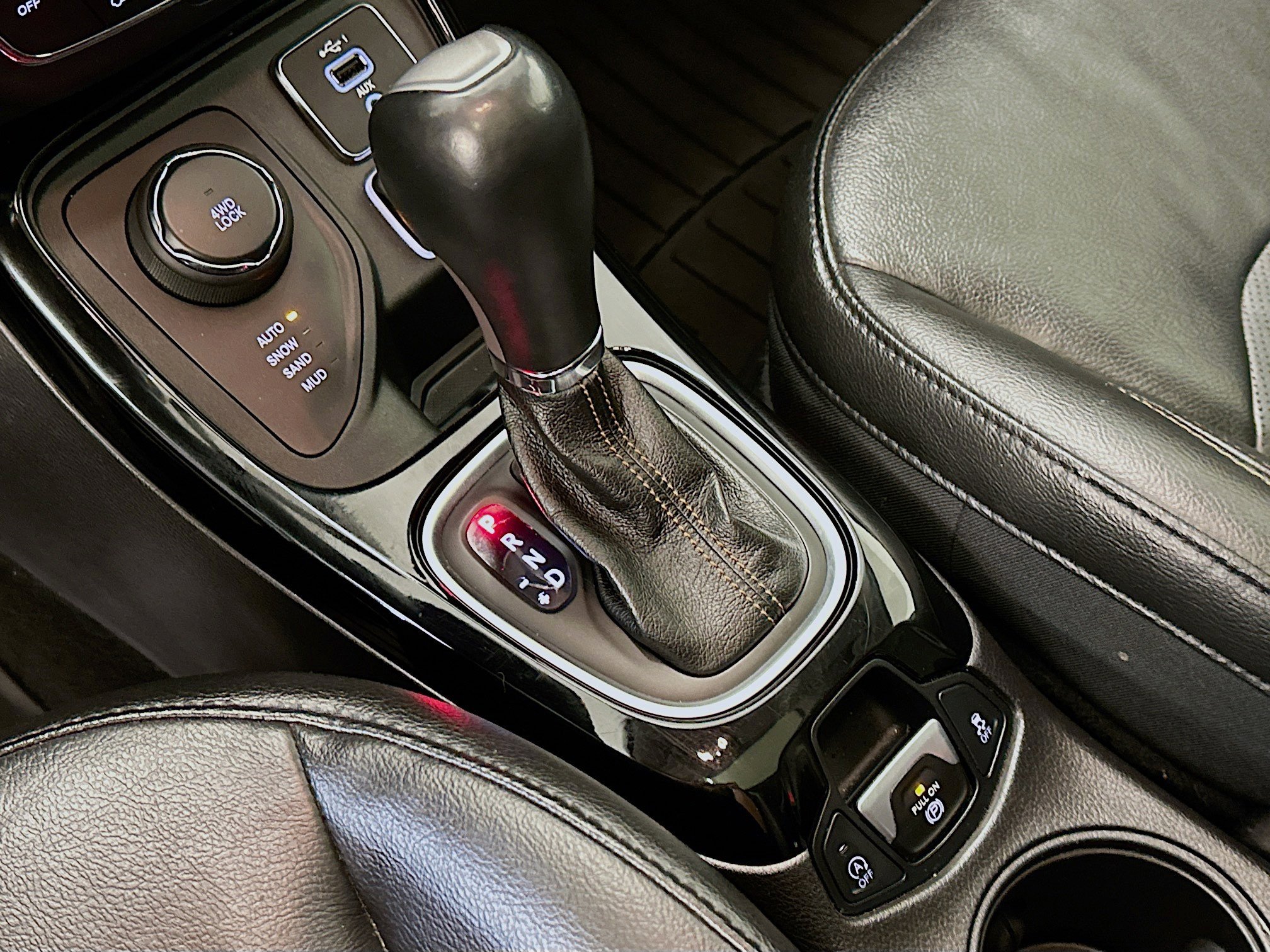 Used 2018 Jeep Compass Limited w/ Navigation Group AWD/4WD image 25