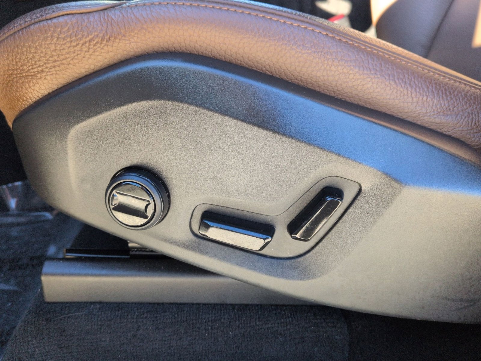 Used 2024 Volvo XC90 B6 Plus image 14