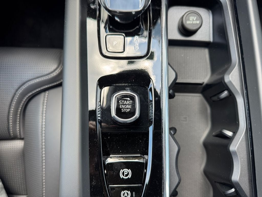 New 2026 Volvo XC60 T8 Ultra w/ Protection Package Premier AWD/4WD image 19