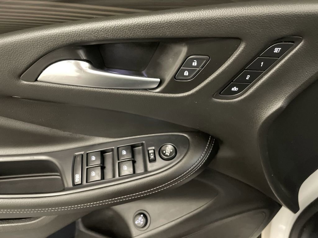 Used 2020 Buick Envision Essence FWD image 17