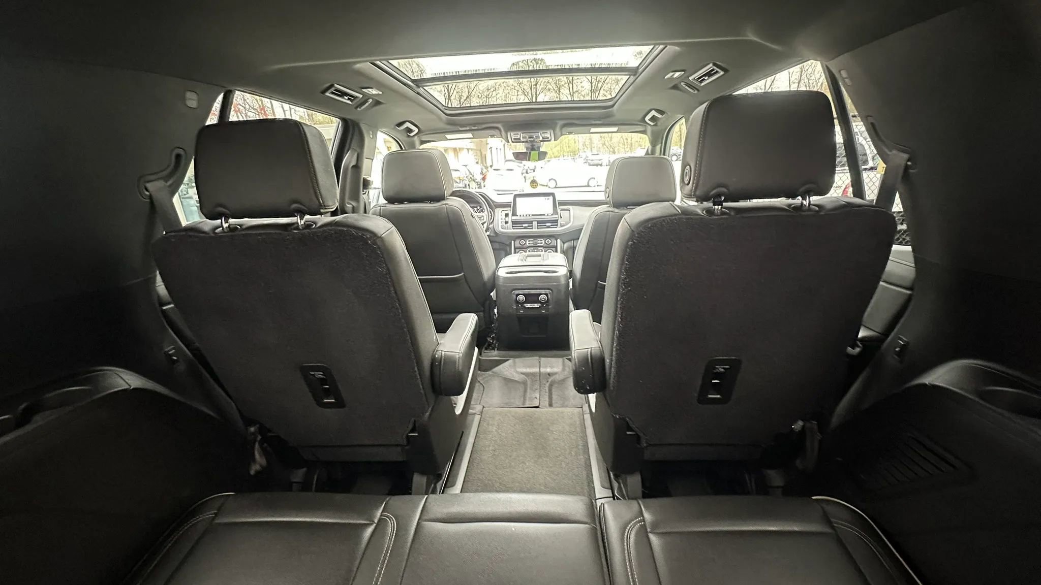 Used 2021 Chevrolet Tahoe Premier w/ Premium Package AWD/4WD image 12