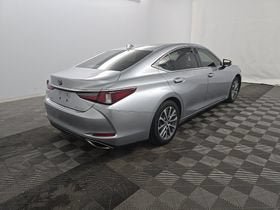 Used 2022 Lexus ES 350 w/ Premium Package FWD image 4
