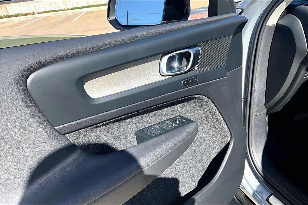Used 2026 Volvo XC40 B4 Core FWD image 30