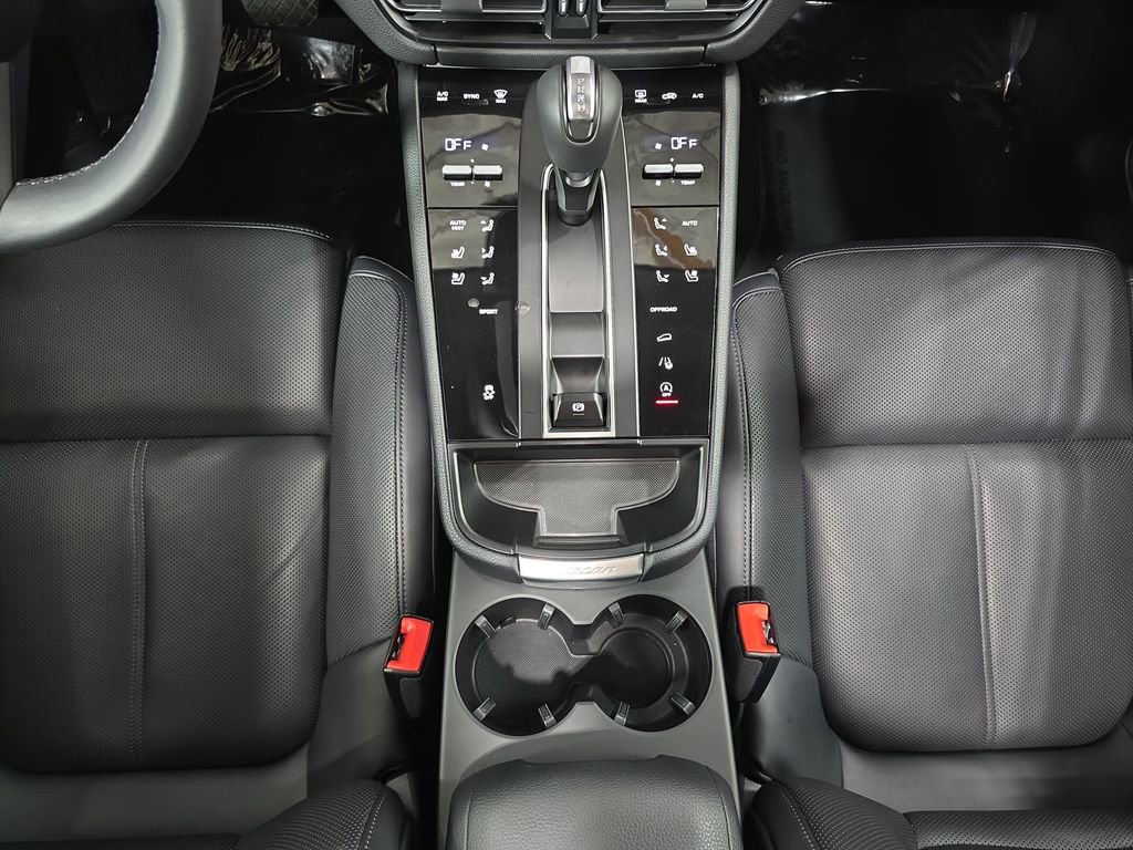 Certified 2025 Porsche Macan image 20