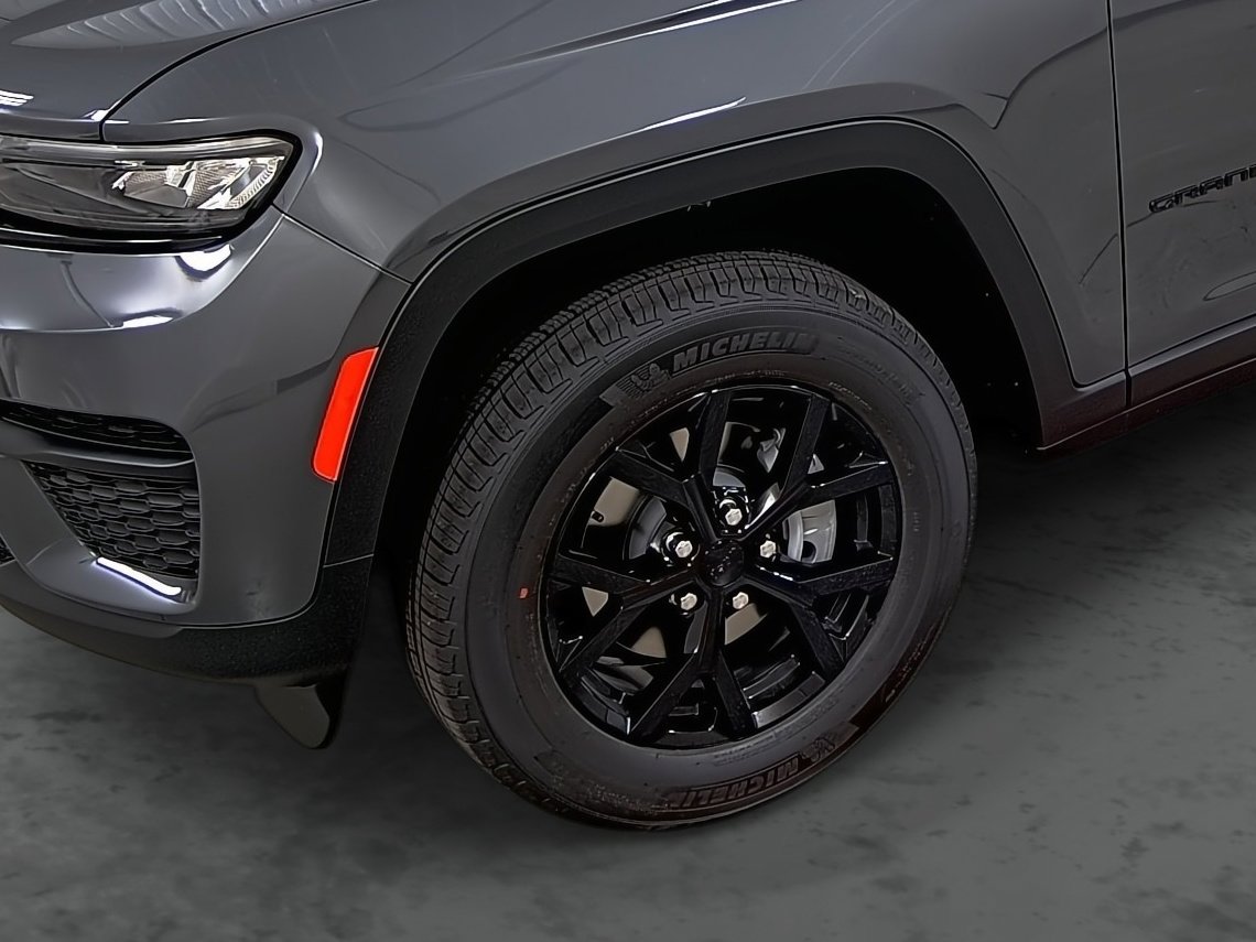 New 2025 Jeep Grand Cherokee 4WD image 7