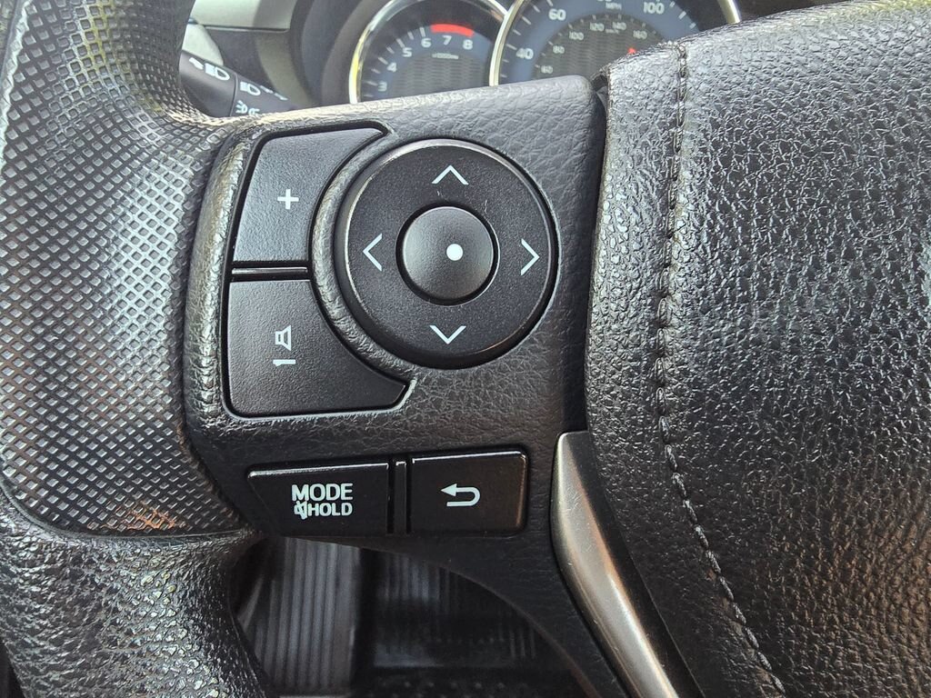 Used 2015 Toyota Corolla LE FWD image 19