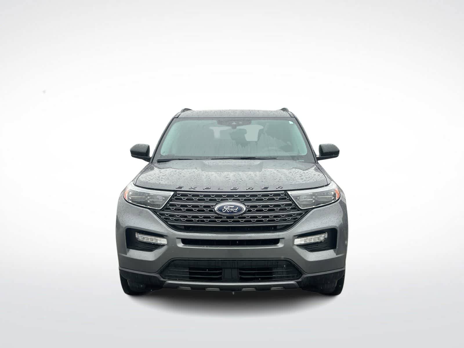 Used 2023 Ford Explorer XLT w/ Equipment Group 202A image 3