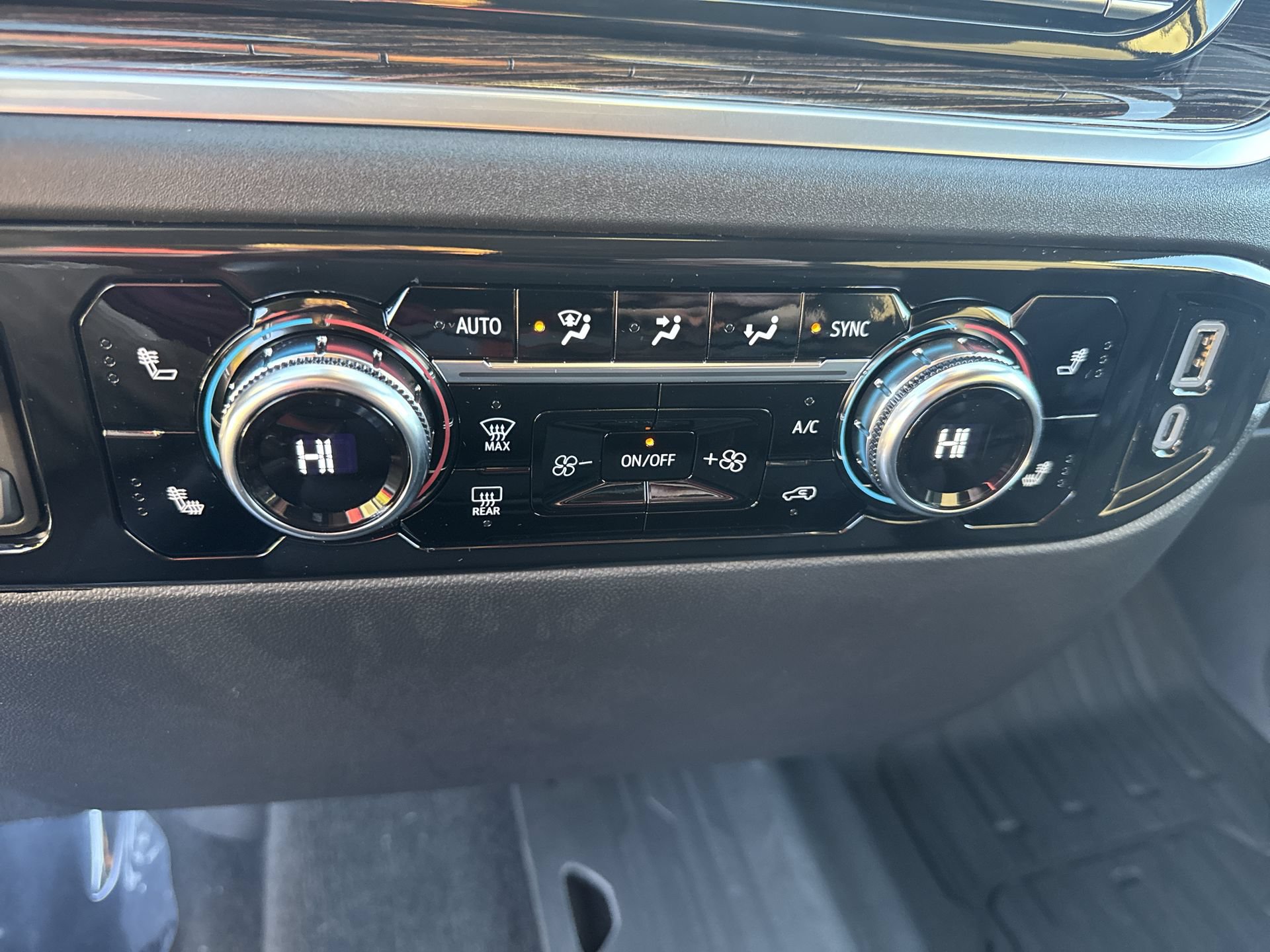 New 2026 GMC Sierra 2500 SLE w/ SLE Value Package; AWD/4WD image 16