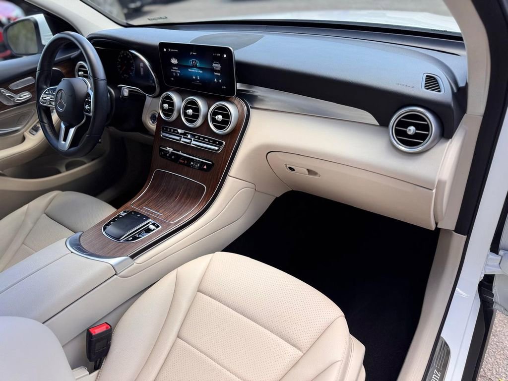 Used 2022 Mercedes-Benz GLC 300 4MATIC w/ Premium Package Lite image 24