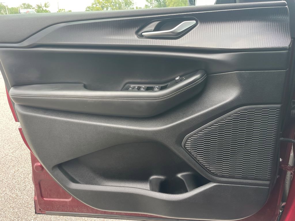 Used 2025 Jeep Grand Cherokee L Altitude w/ Trailer Tow Package image 30