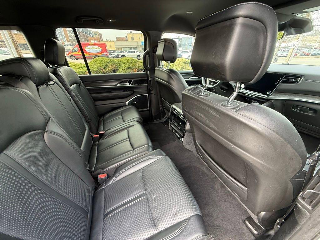 Used 2023 Jeep Wagoneer Series III w/ Preferred Equipment Group image 39