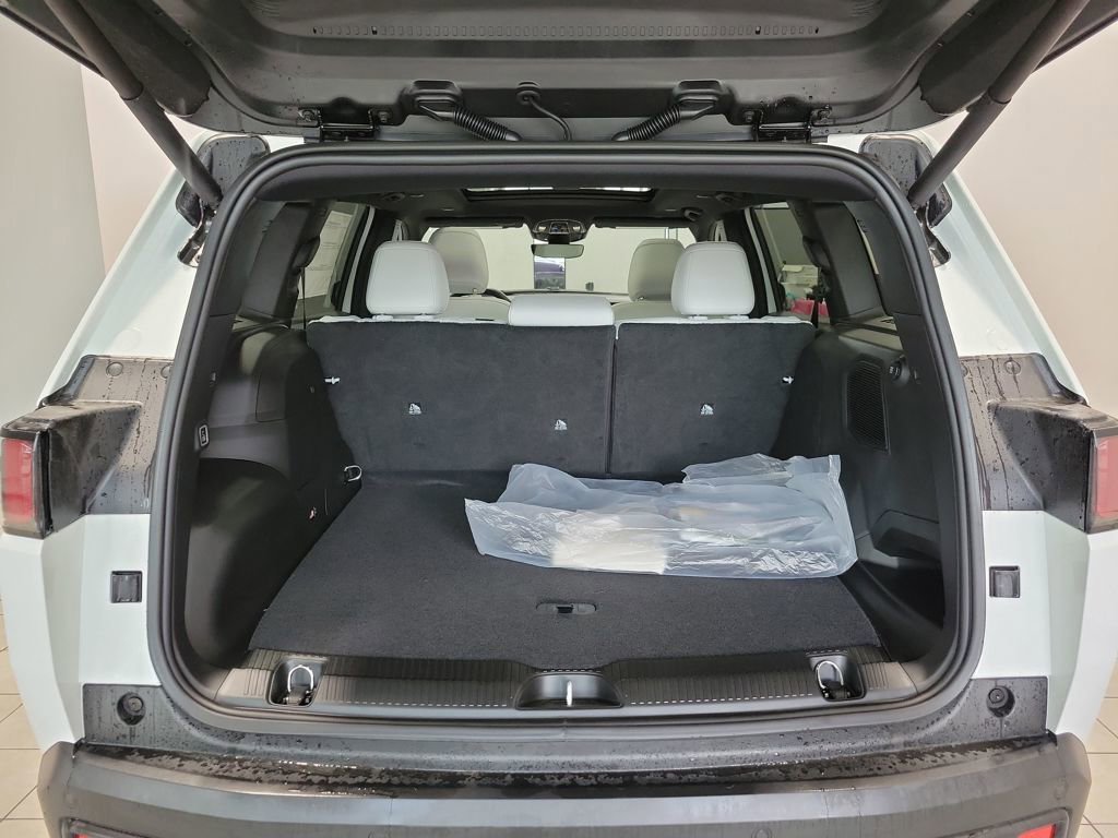 New 2026 Jeep Cherokee Overland w/ Trailer Tow Group AWD/4WD image 7