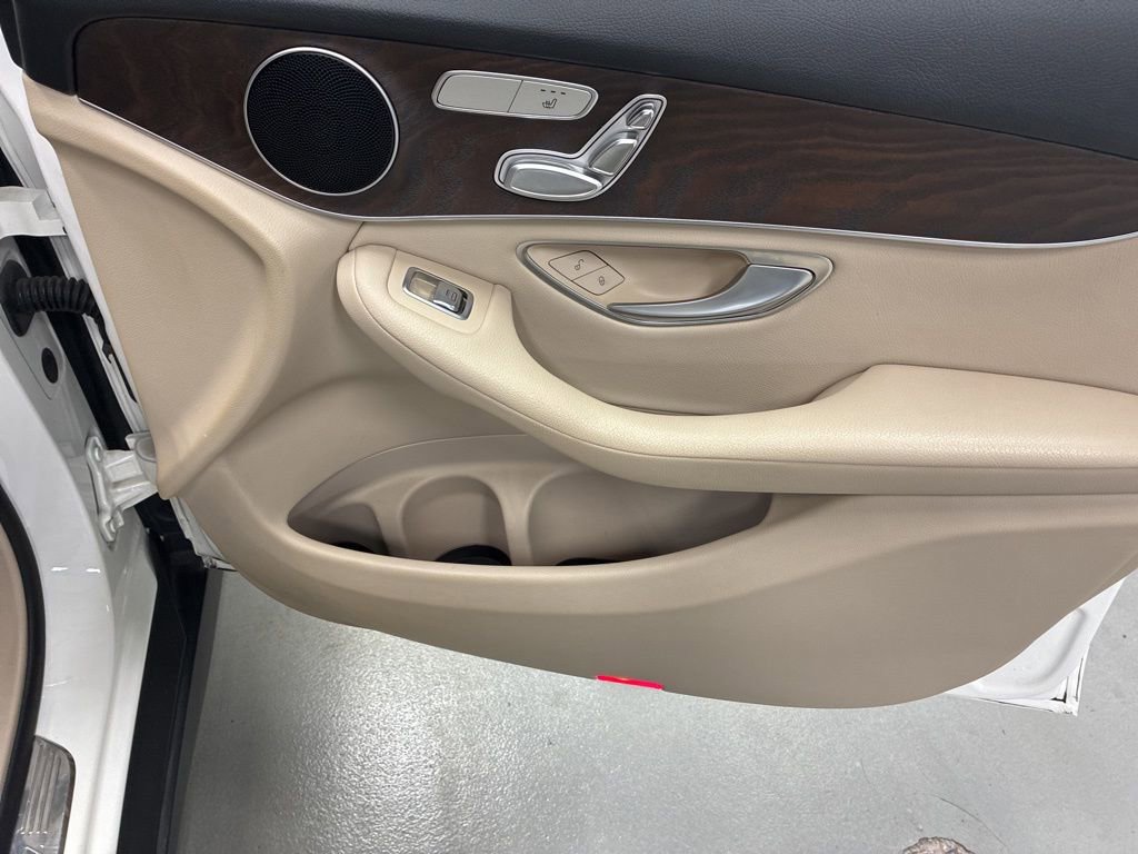 Used 2019 Mercedes-Benz GLC 300 4MATIC image 9