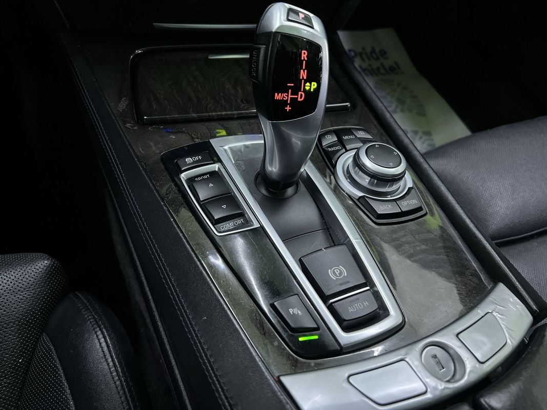 Used 2012 BMW 750i RWD image 23