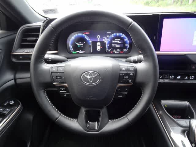Used 2024 Toyota Crown AWD/4WD image 14