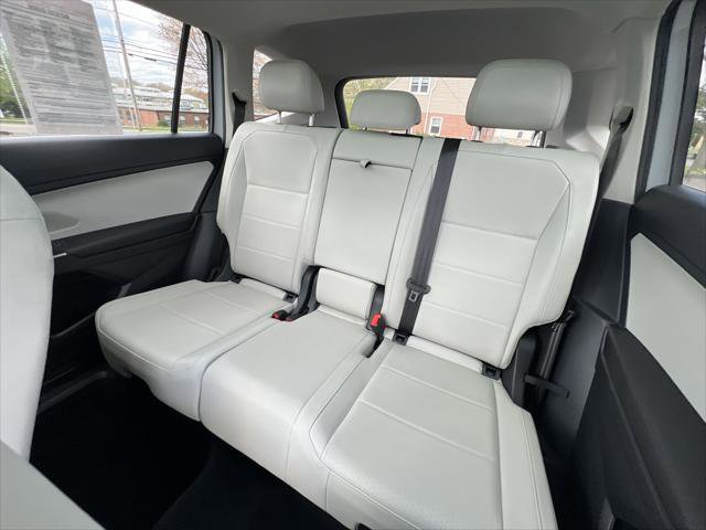 Used 2018 Volkswagen Tiguan SE AWD/4WD image 22