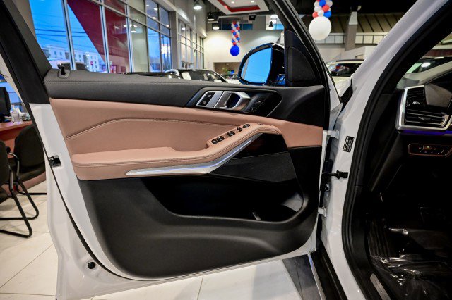 Used 2022 BMW X5 xDrive40i w/ Premium Package AWD/4WD image 15