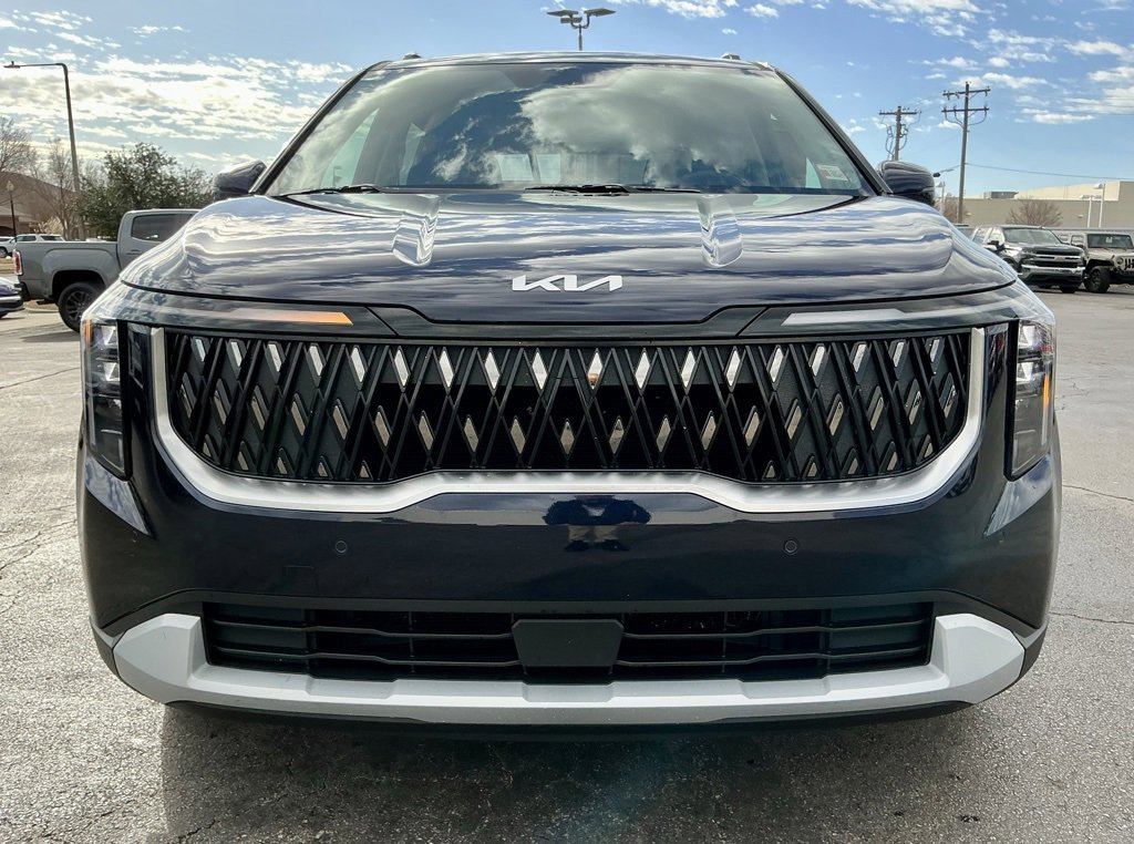 Used 2025 Kia Carnival EX image 9