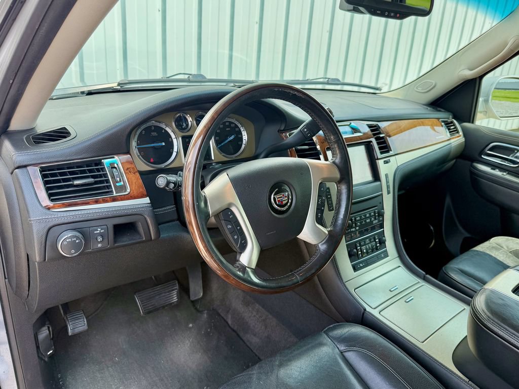 Used 2013 Cadillac Escalade ESV Platinum AWD/4WD image 10