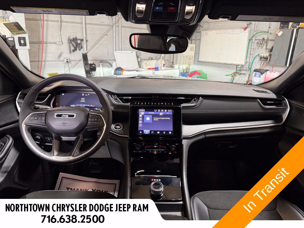 Used 2023 Jeep Grand Cherokee Altitude AWD/4WD image 6