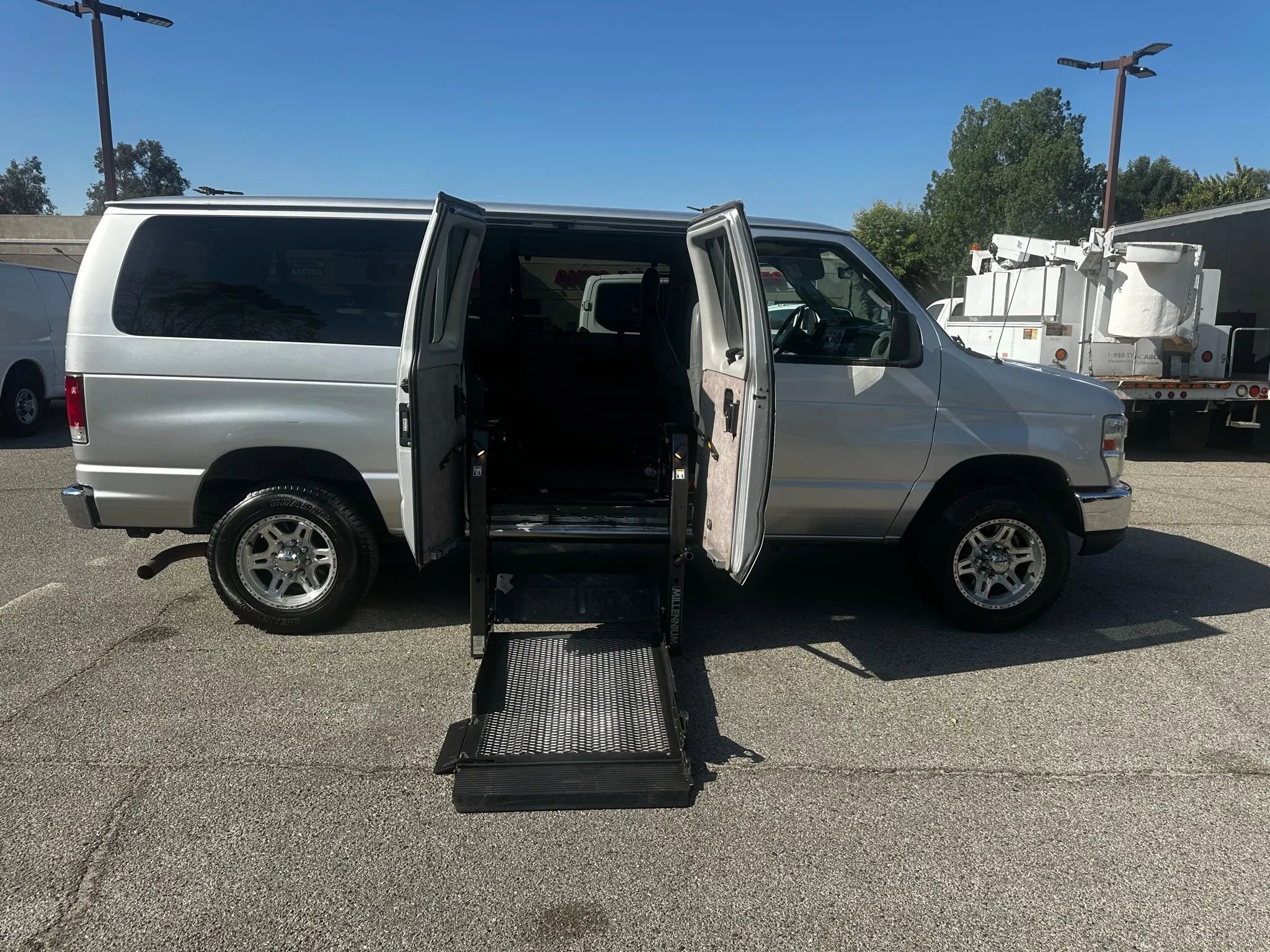 Used 2011 Ford E-350 and Econoline 350 XLT
