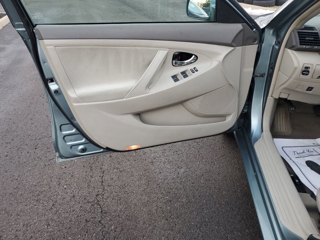 Used 2011 Toyota Camry LE image 12