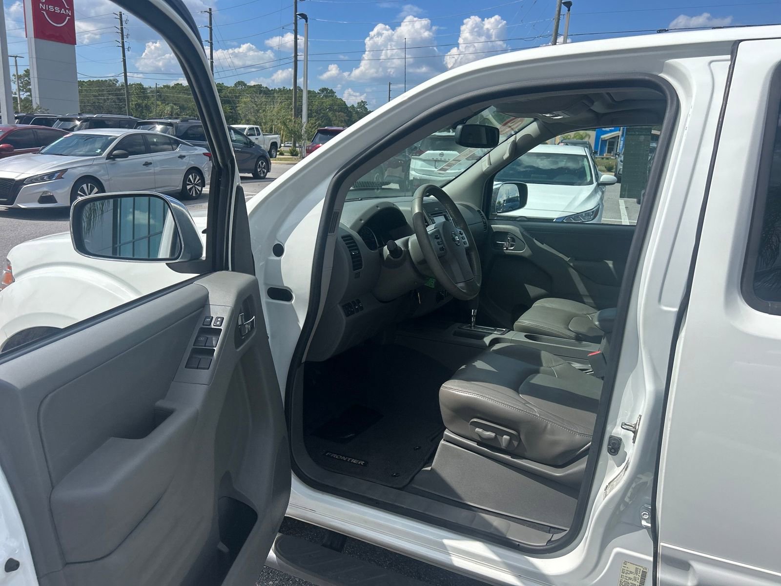 Used 2019 Nissan Frontier SL image 15