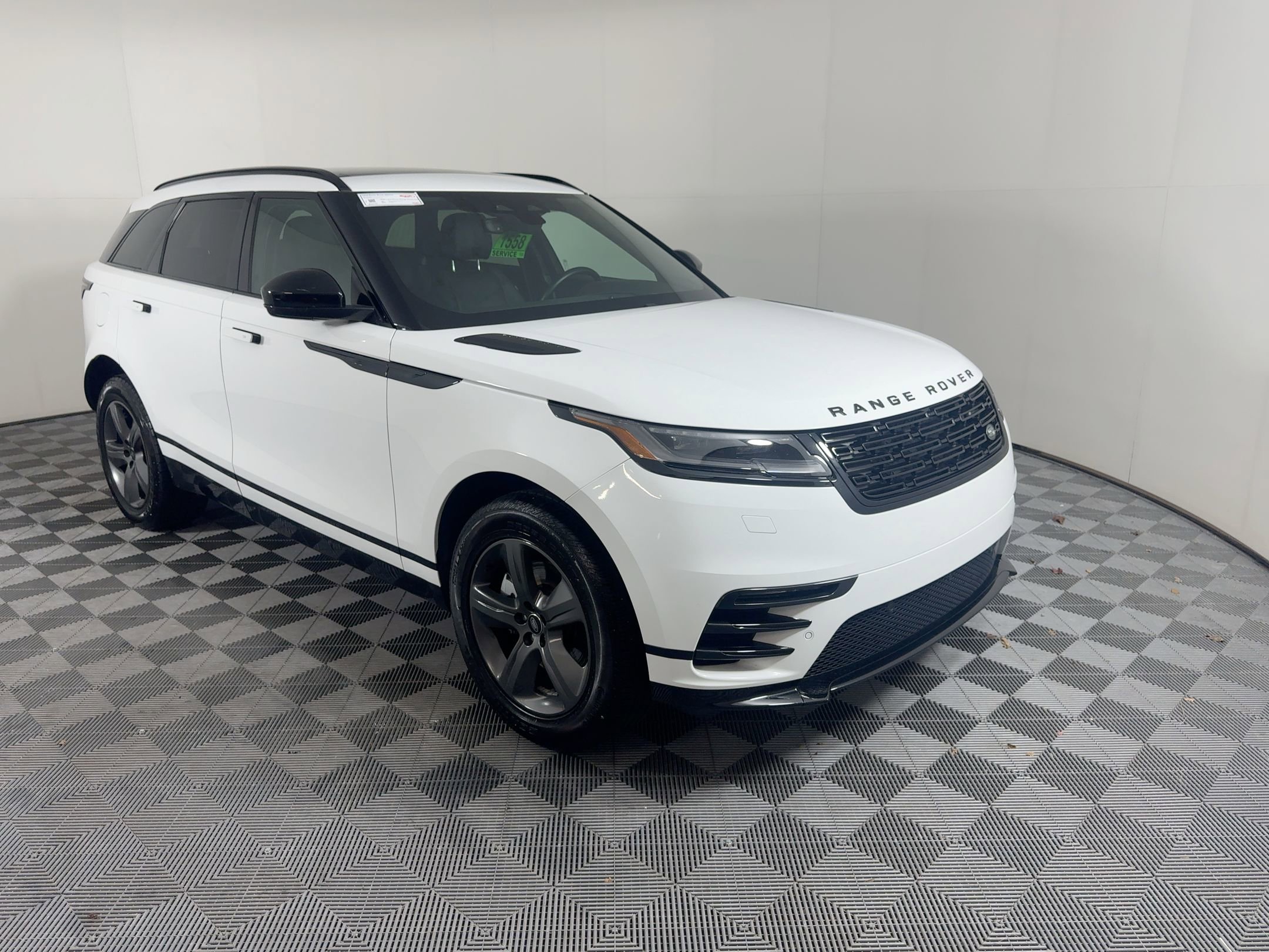Used 2025 Land Rover Range Rover Velar Dynamic SE image 8