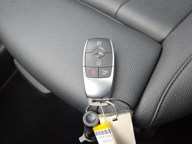 Used 2025 Mercedes-Benz CLA 250 4MATIC image 35