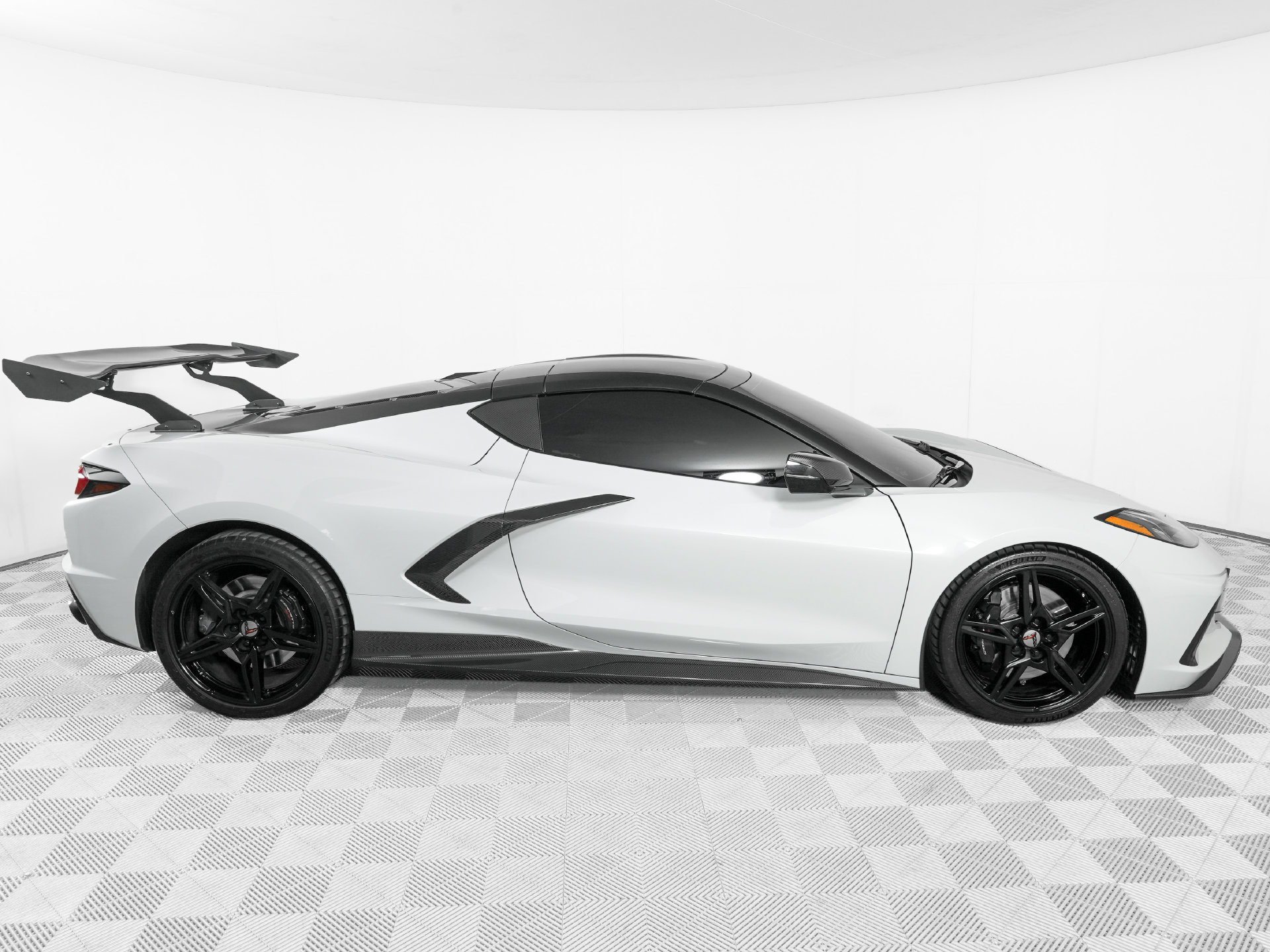 Used 2020 Chevrolet Corvette Stingray Preferred Cpe w/ 2LT Preferred Equipment Group RWD image 4