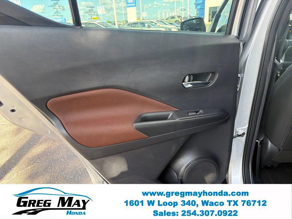 Used 2018 Nissan Kicks SR FWD image 19