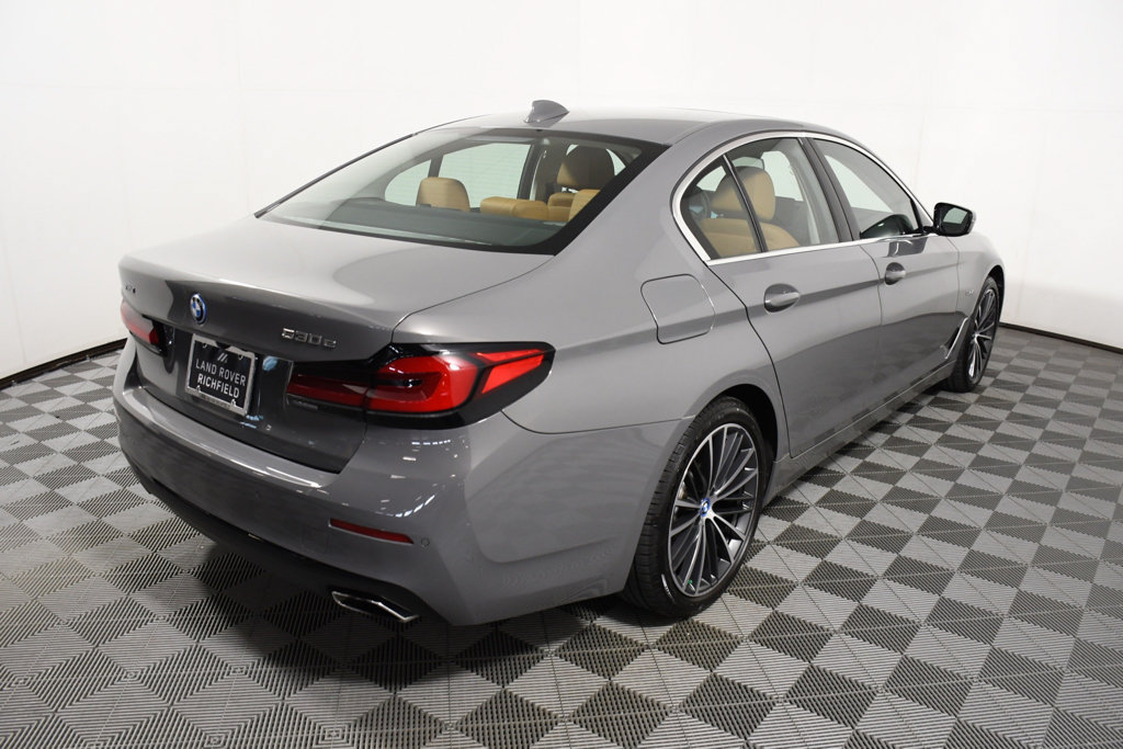 Used 2022 BMW 530e xDrive w/ Premium Package AWD/4WD image 6