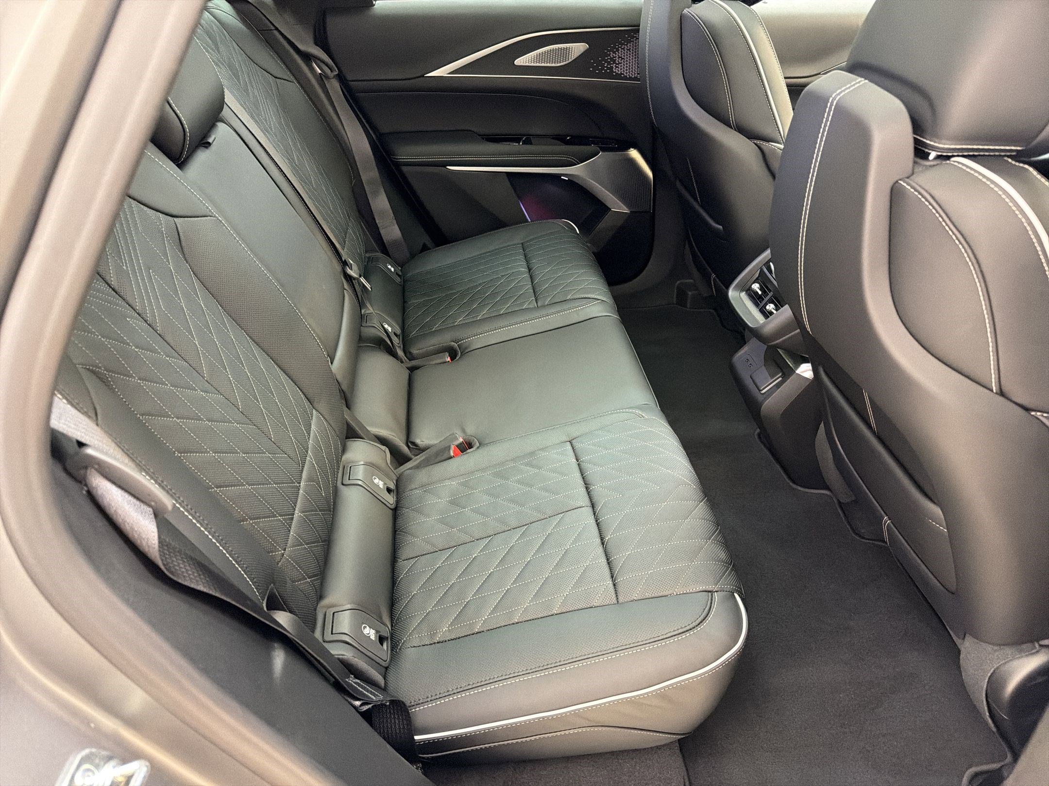 New 2026 Cadillac Lyriq V image 27