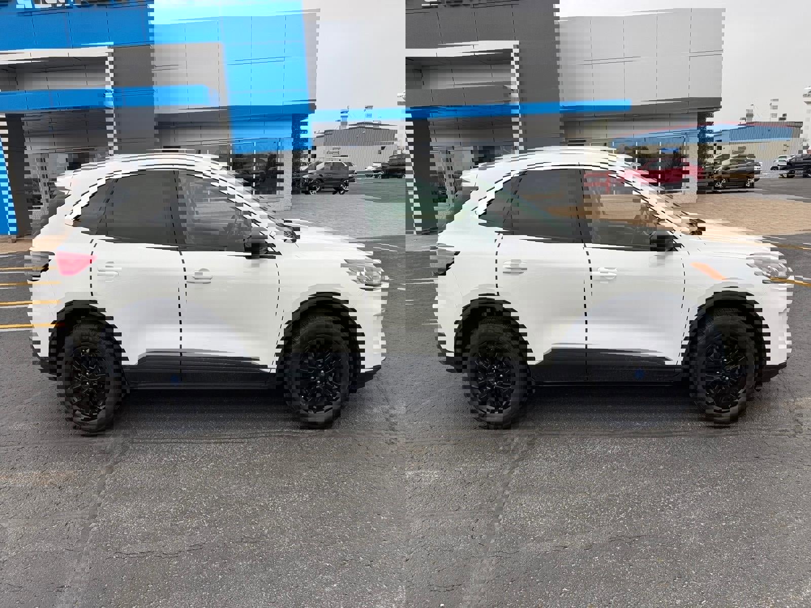 Used 2022 Ford Escape SE image 2