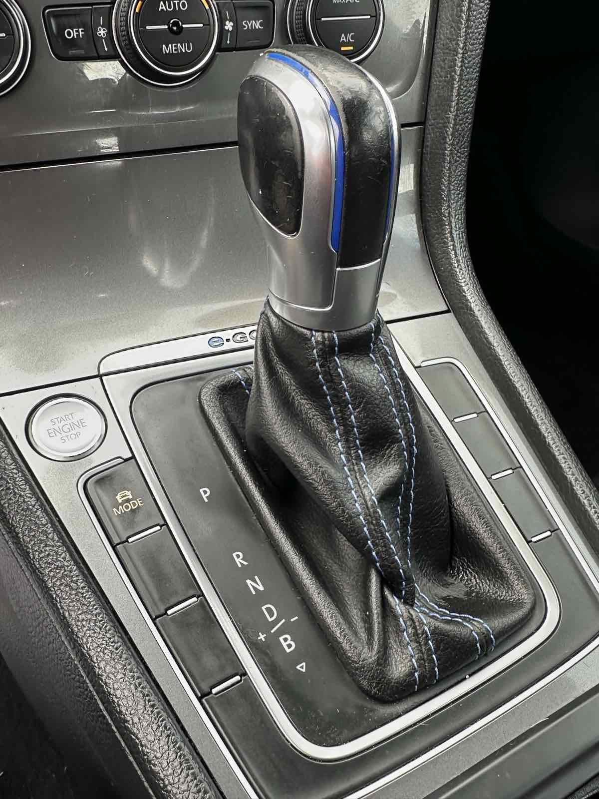 Used 2016 Volkswagen e-Golf SE image 33