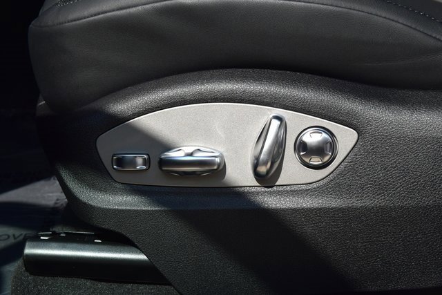 Certified 2025 Porsche Macan image 29