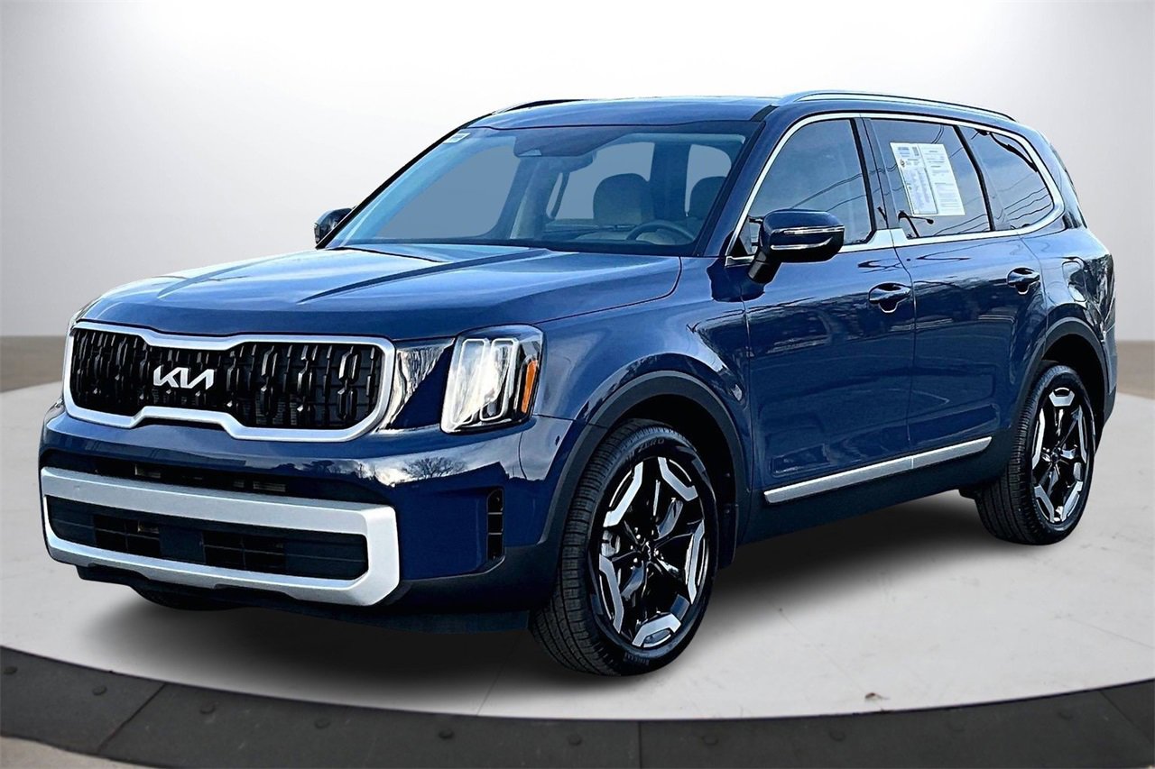 Used 2025 Kia Telluride EX w/ EX Captain's Chair Package image 4
