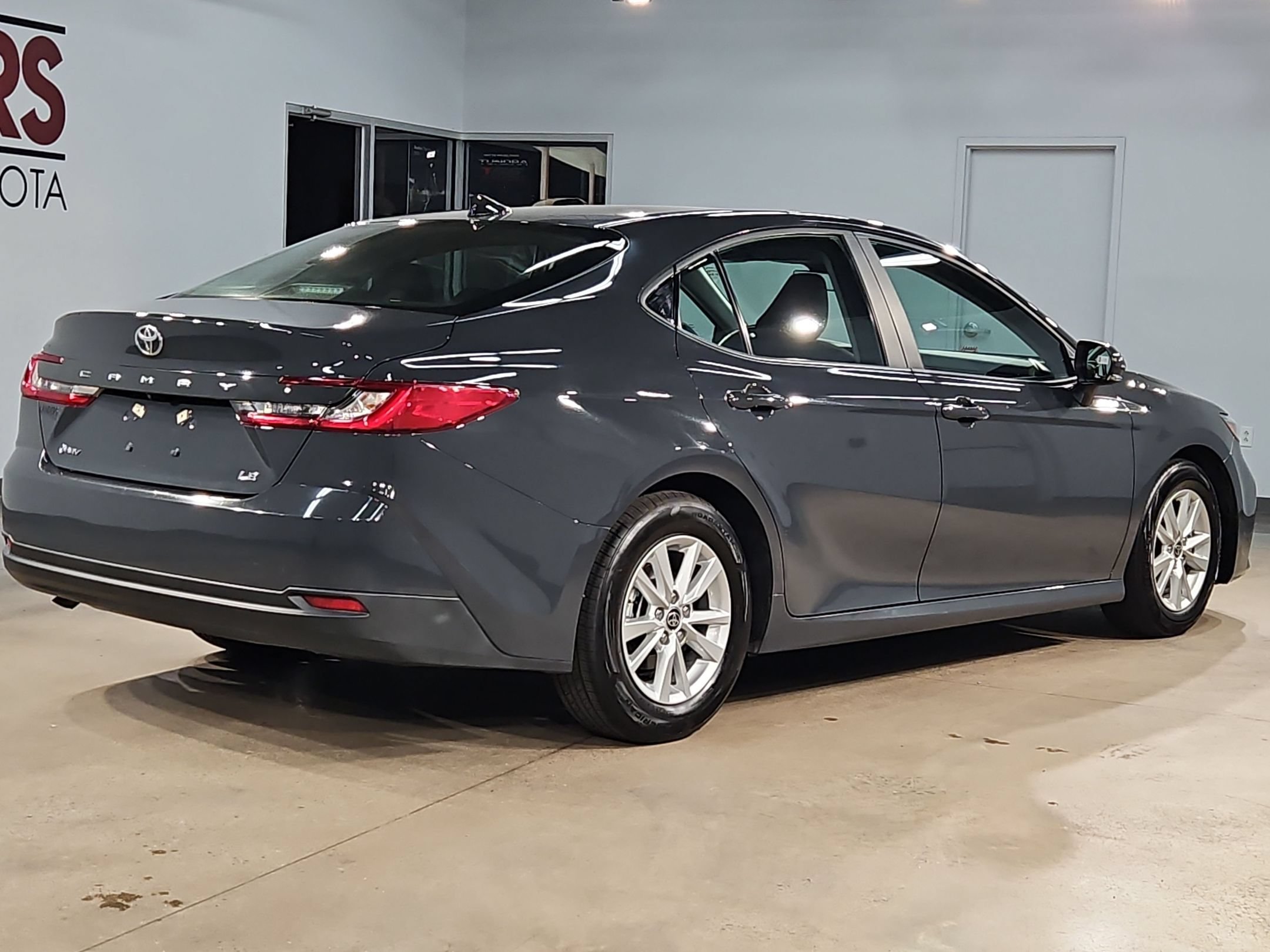 Used 2025 Toyota Camry LE w/ Convenience Package FWD image 7