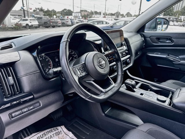 Certified 2025 Nissan Pathfinder SV AWD/4WD image 9