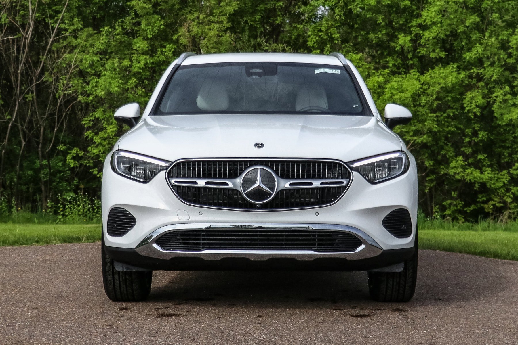 Used 2025 Mercedes-Benz GLC 300 4MATIC image 4