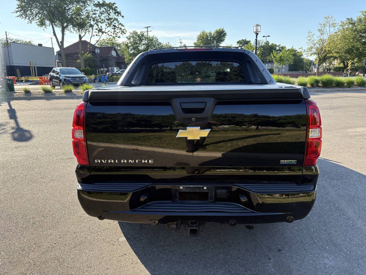 Used 2011 Chevrolet Avalanche LT w/ Suspension Package, Off-Road AWD/4WD image 14