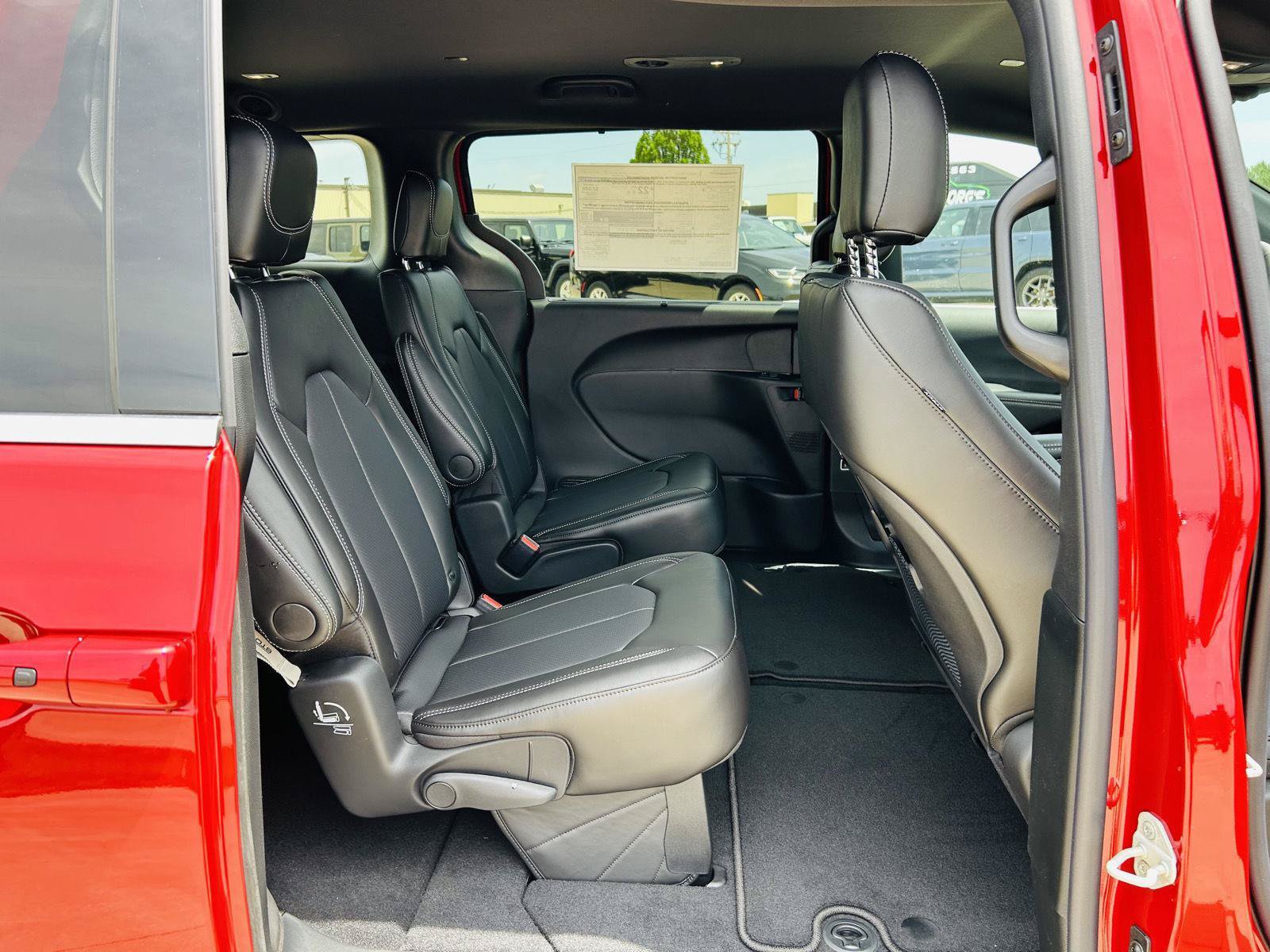 New 2027 Chrysler Pacifica Select FWD image 30