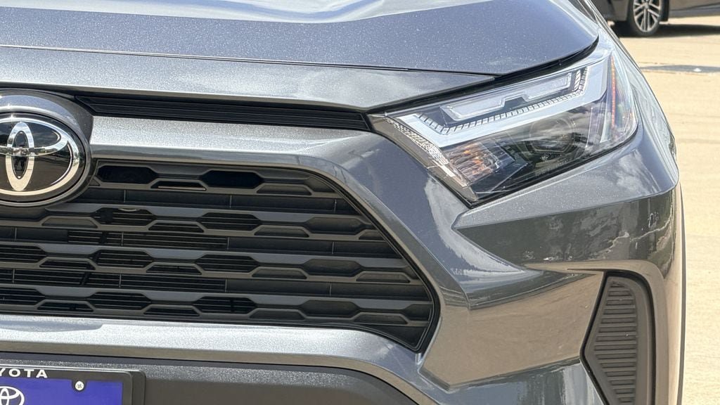 Used 2025 Toyota RAV4 XLE FWD image 5