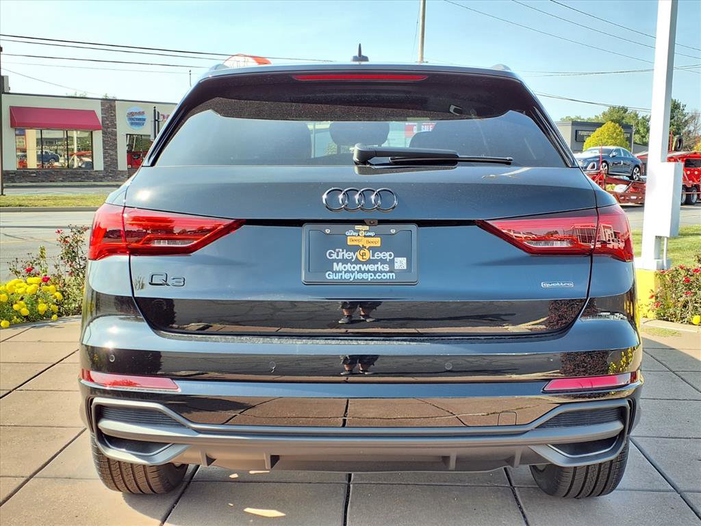New 2025 Audi Q3 2.0T Premium image 9