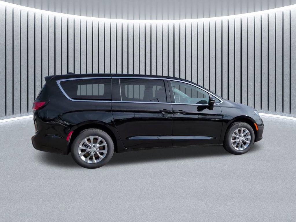New 2026 Chrysler Pacifica Limited w/ Uconnect Theater Family Group image 5