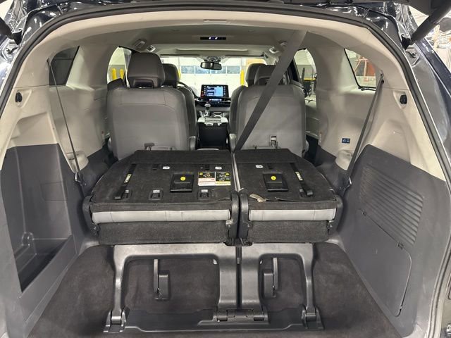 Used 2024 Toyota Sienna Limited AWD/4WD image 33