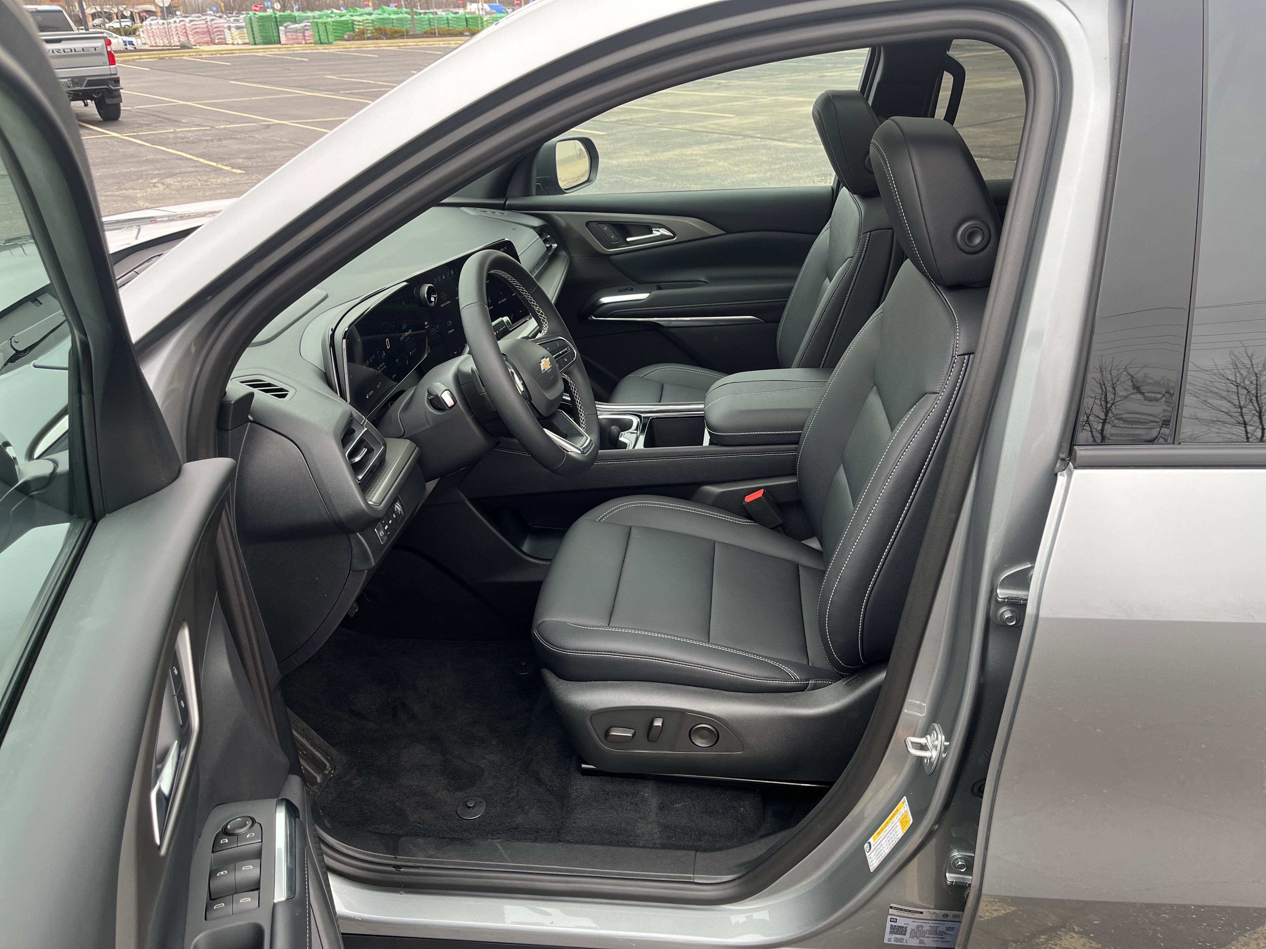 Used 2026 Chevrolet Traverse LT w/ Sun and Wheel Package image 9