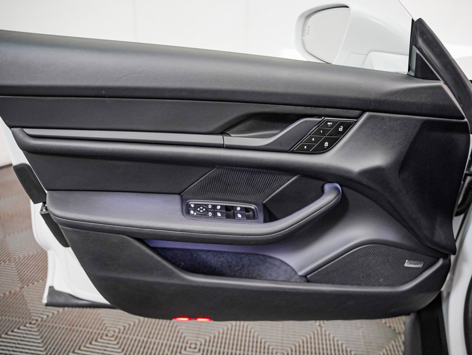 Certified 2022 Porsche Taycan 4S image 25