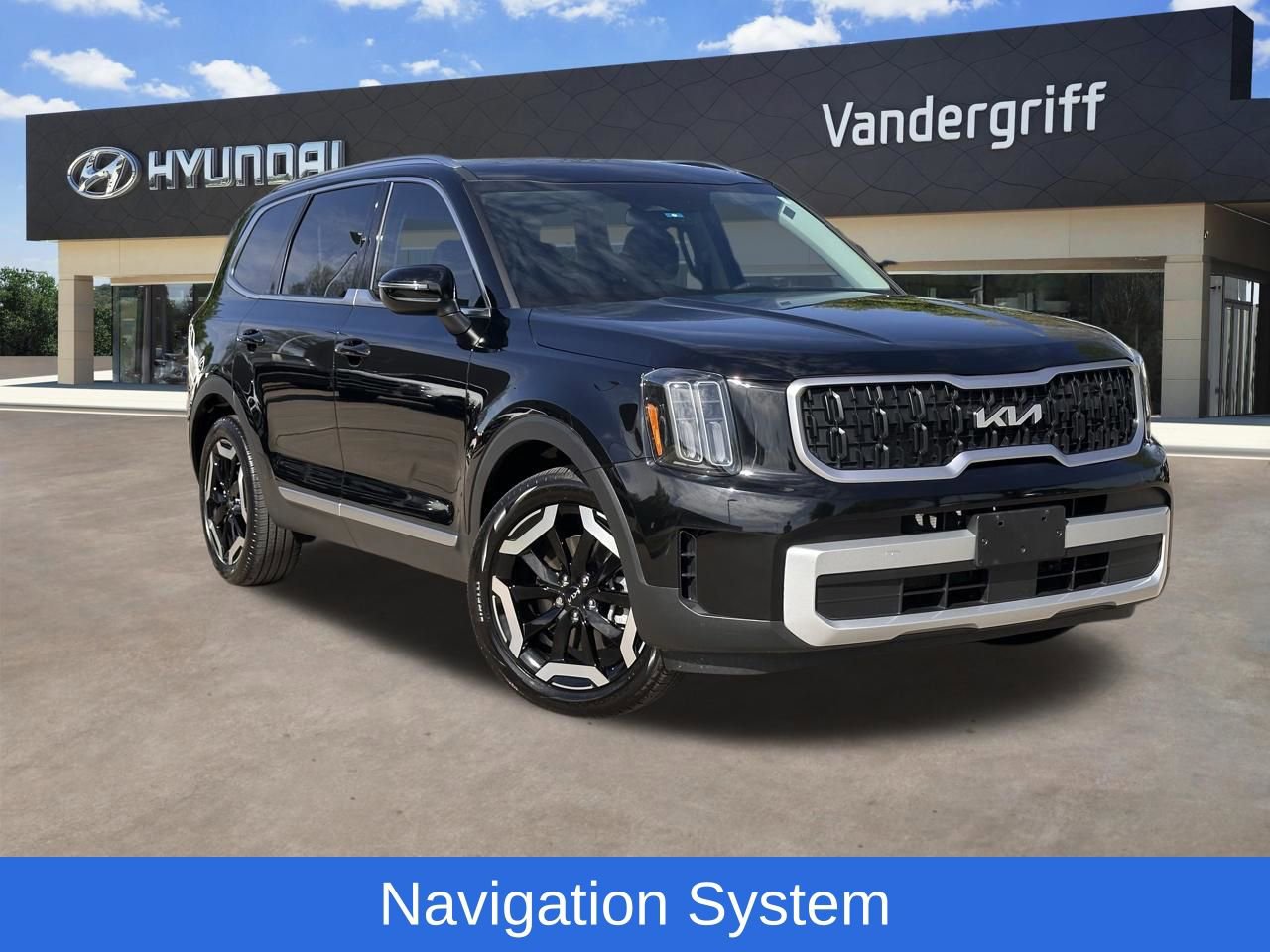 Used 2025 Kia Telluride EX w/ EX Captain's Chair Package image 1